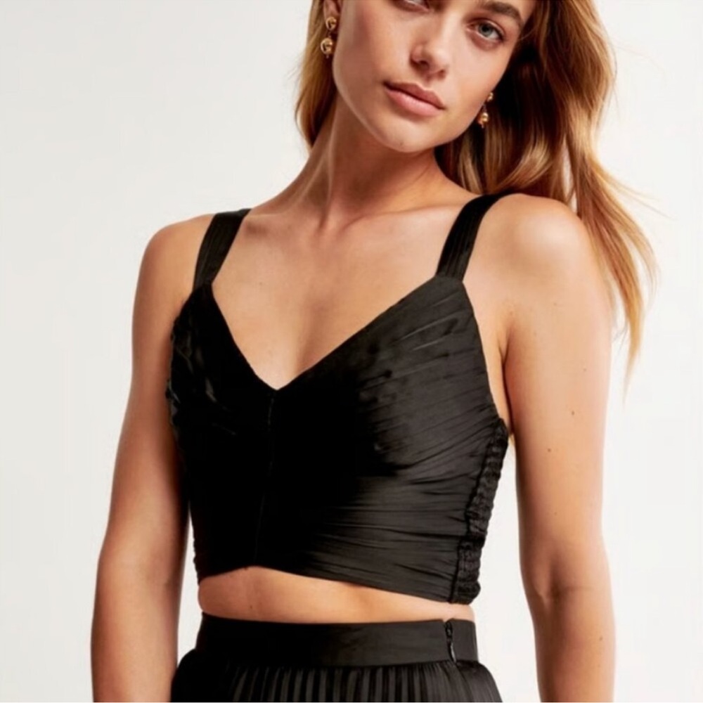 Abercrombie & Fitch Black Ruched Crop Top | Size S | Flattering Fit